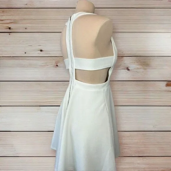 Charlotte Russe White Plunge Neck Cut-out back Skater Dress sz 6 - Picture 5 of 7